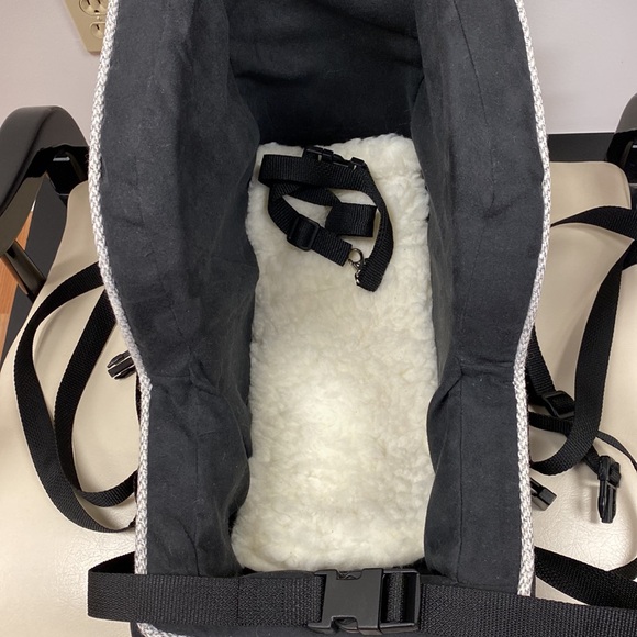 High back, console, pet car seat. - Picture 3 of 5